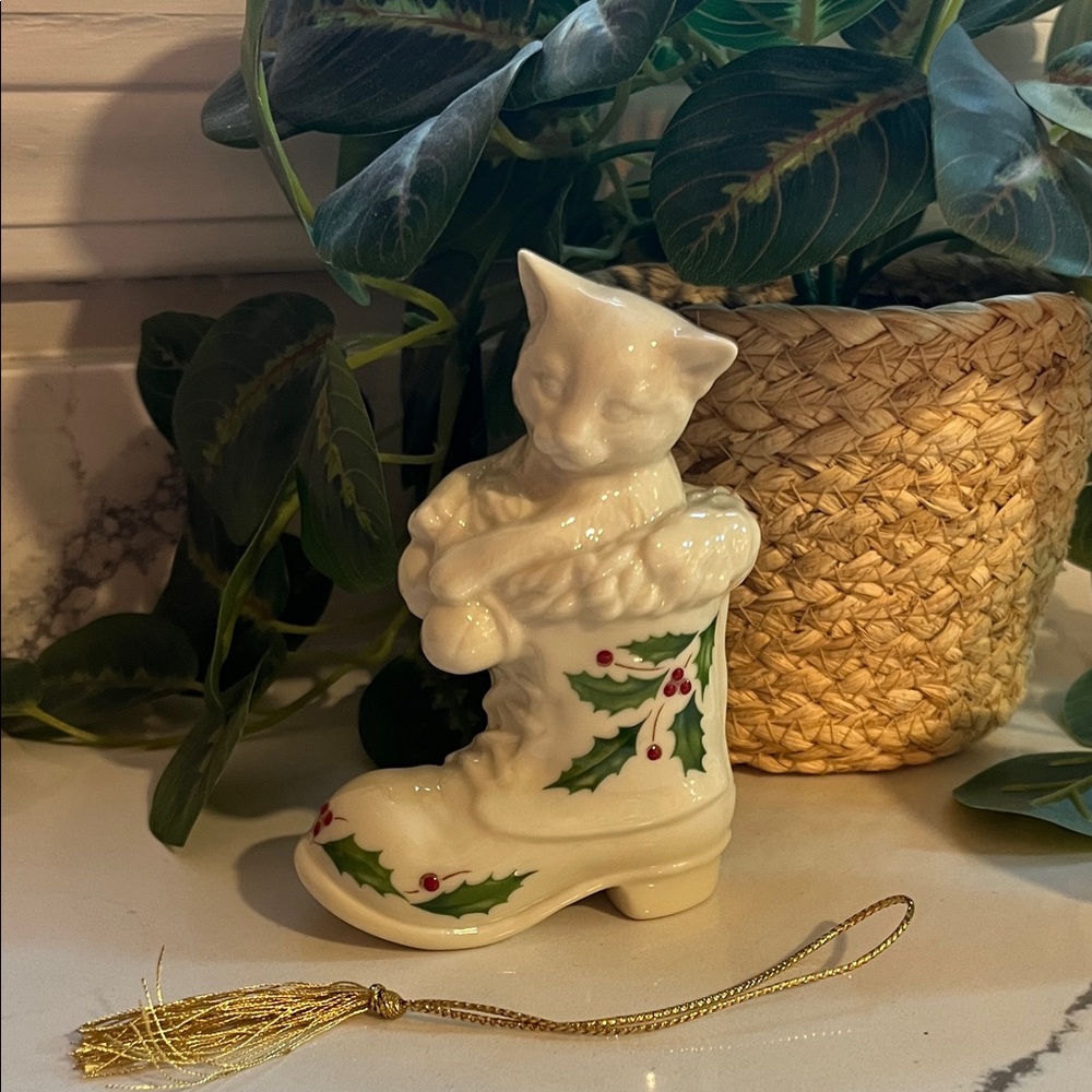 Lenox Annual 1997 Cat in Boot Ornament